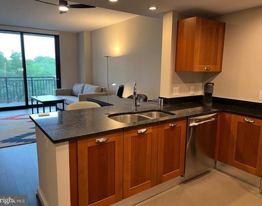 2451 Midtown Avenue - Photo Thumbnail 9