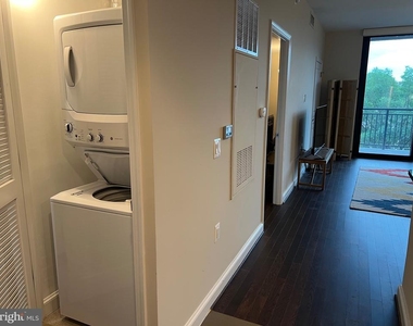 2451 Midtown Avenue - Photo Thumbnail 13