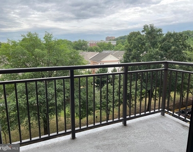 2451 Midtown Avenue - Photo Thumbnail 16