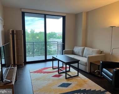 2451 Midtown Avenue - Photo Thumbnail 32