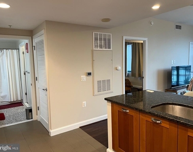 2451 Midtown Avenue - Photo Thumbnail 12