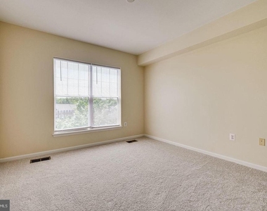 5115 Travis Edward Way - Photo Thumbnail 11