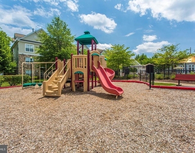 5115 Travis Edward Way - Photo Thumbnail 19