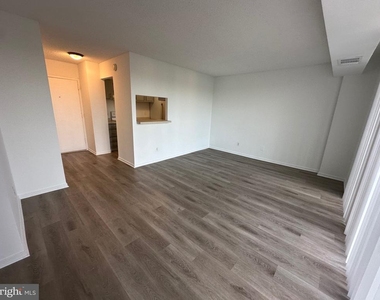 2311 Pimmit Drive - Photo Thumbnail 8