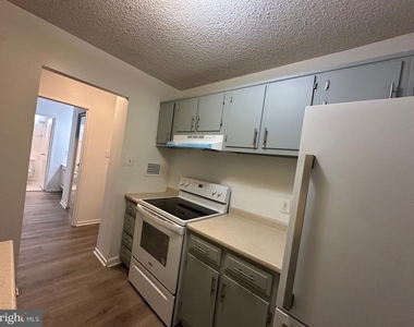 2311 Pimmit Drive - Photo Thumbnail 4