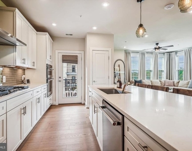 2324 Wind Charm Street - Photo Thumbnail 9