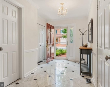 6313 Manchester Way - Photo Thumbnail 3