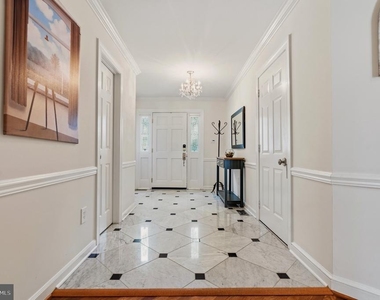 6313 Manchester Way - Photo Thumbnail 27