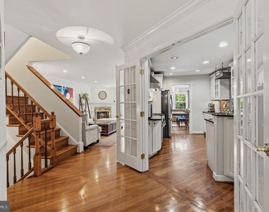 6313 Manchester Way - Photo Thumbnail 4