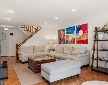 6313 Manchester Way - Photo Thumbnail 10