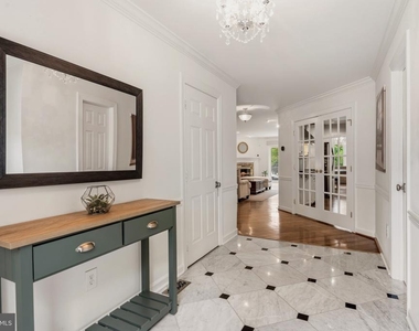 6313 Manchester Way - Photo Thumbnail 5