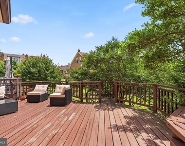 6313 Manchester Way - Photo Thumbnail 12