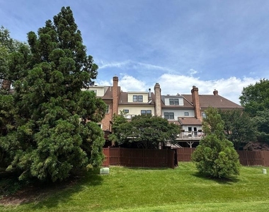 6313 Manchester Way - Photo Thumbnail 2