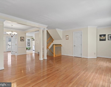 7441 Heatherfield Lane - Photo Thumbnail 5