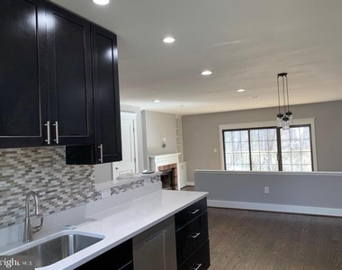 10203 Scarborough Commons Court - Photo Thumbnail 4