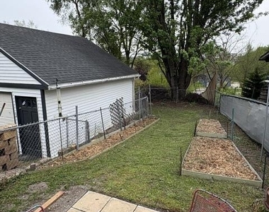 213 W Summit Street - Photo Thumbnail 2
