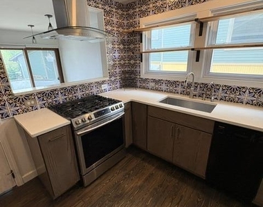 213 W Summit Street - Photo Thumbnail 5