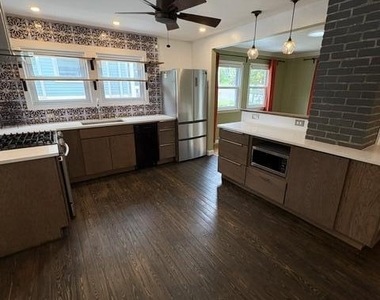 213 W Summit Street - Photo Thumbnail 3
