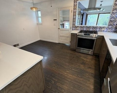 213 W Summit Street - Photo Thumbnail 4