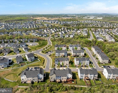 109 Splendor Garden Way - Photo Thumbnail 50