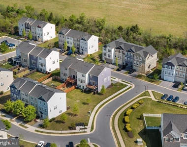 109 Splendor Garden Way - Photo Thumbnail 45