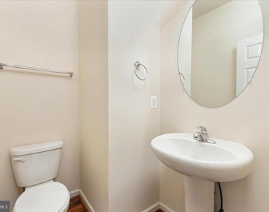 109 Splendor Garden Way - Photo Thumbnail 8