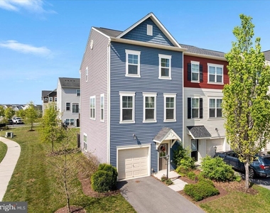 109 Splendor Garden Way - Photo Thumbnail 36