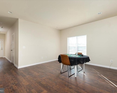 109 Splendor Garden Way - Photo Thumbnail 21