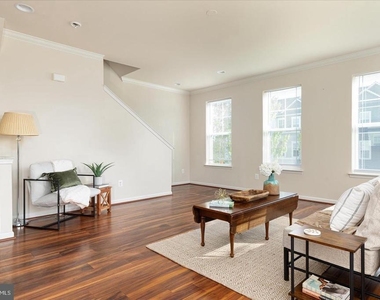 109 Splendor Garden Way - Photo Thumbnail 18
