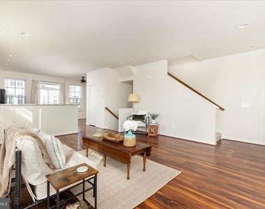 109 Splendor Garden Way - Photo Thumbnail 19