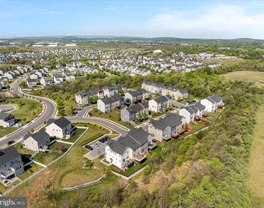 109 Splendor Garden Way - Photo Thumbnail 51