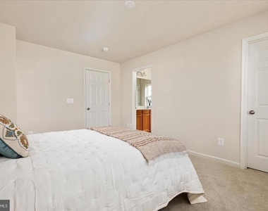 109 Splendor Garden Way - Photo Thumbnail 31