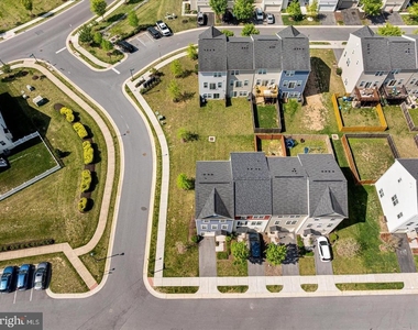 109 Splendor Garden Way - Photo Thumbnail 49