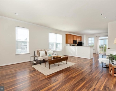 109 Splendor Garden Way - Photo Thumbnail 16