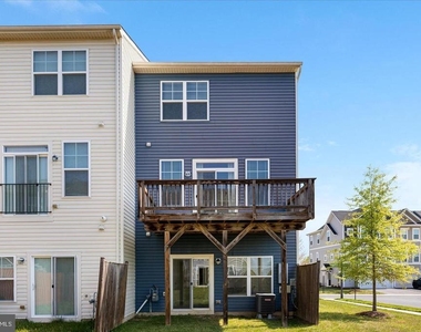 109 Splendor Garden Way - Photo Thumbnail 2