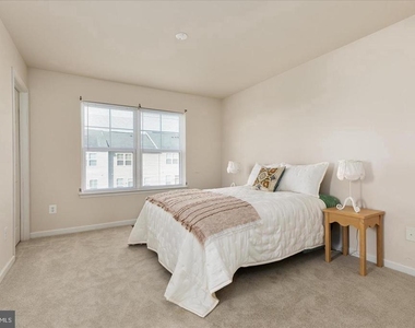 109 Splendor Garden Way - Photo Thumbnail 24