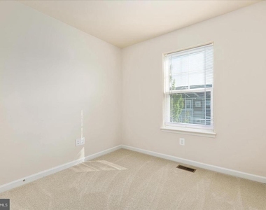 109 Splendor Garden Way - Photo Thumbnail 28