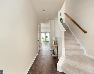109 Splendor Garden Way - Photo Thumbnail 6