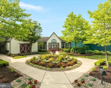 109 Splendor Garden Way - Photo Thumbnail 32
