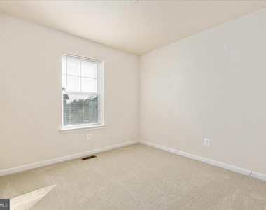 109 Splendor Garden Way - Photo Thumbnail 27