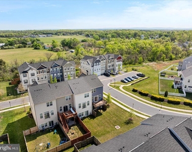 109 Splendor Garden Way - Photo Thumbnail 47
