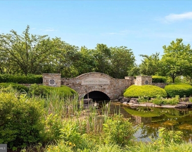 109 Splendor Garden Way - Photo Thumbnail 34