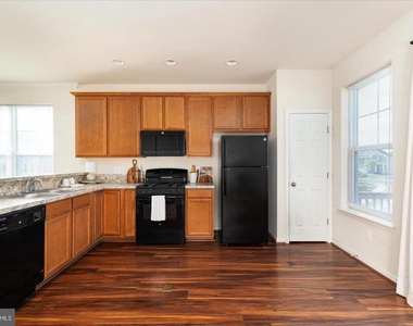 109 Splendor Garden Way - Photo Thumbnail 11