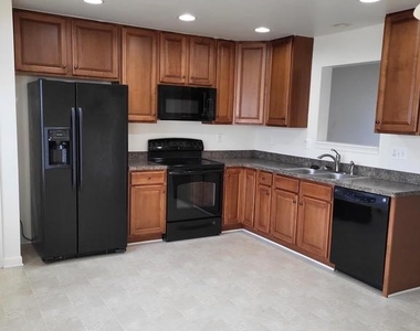 108 Monticello Square - Photo Thumbnail 7