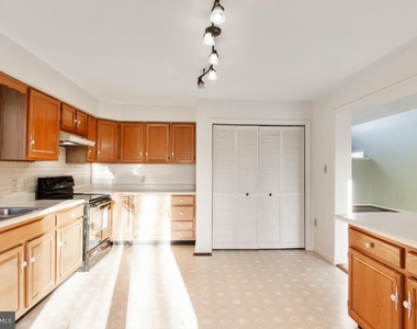 1232 Lakeview Drive - Photo Thumbnail 8