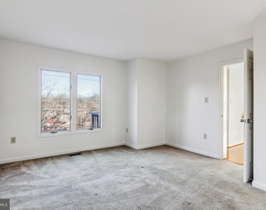 1232 Lakeview Drive - Photo Thumbnail 12