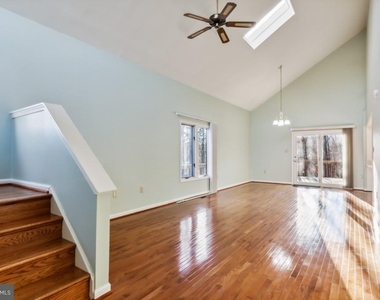 1232 Lakeview Drive - Photo Thumbnail 2