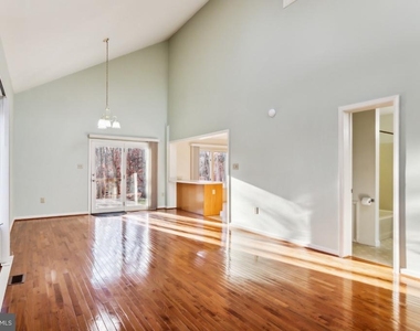 1232 Lakeview Drive - Photo Thumbnail 3