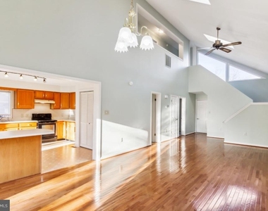 1232 Lakeview Drive - Photo Thumbnail 4