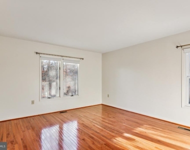 1232 Lakeview Drive - Photo Thumbnail 16